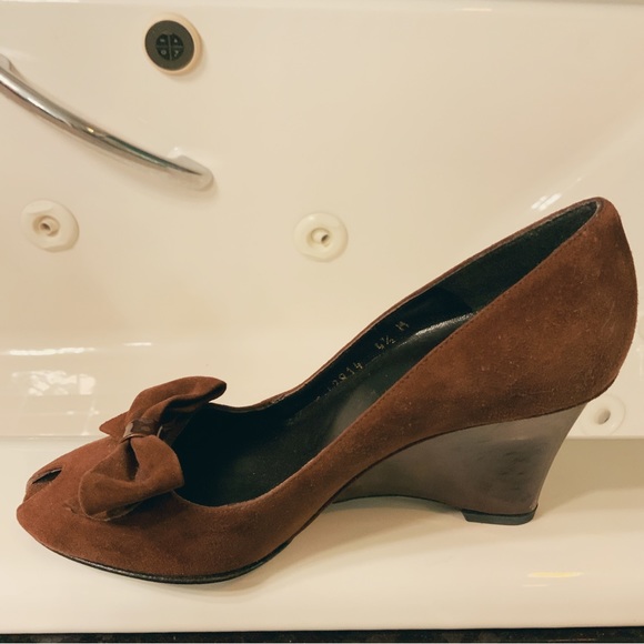 Stuart Weitzman Brown Suede Peep Toe Wedge Marble Heel Bow Tie Accent sz 4.5 - Picture 14 of 16